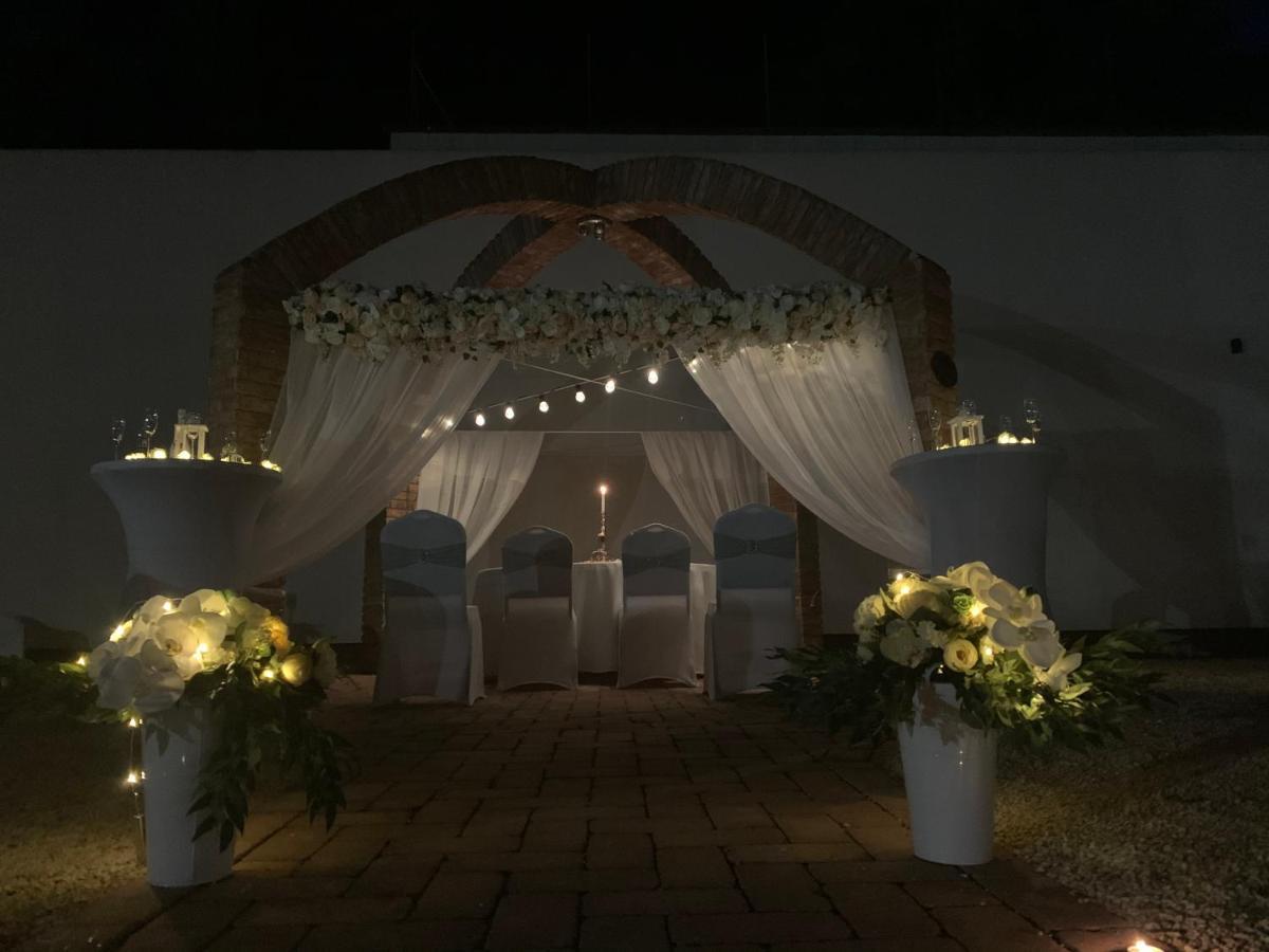 Boutique Hotel & Event Center Budapest Luaran gambar