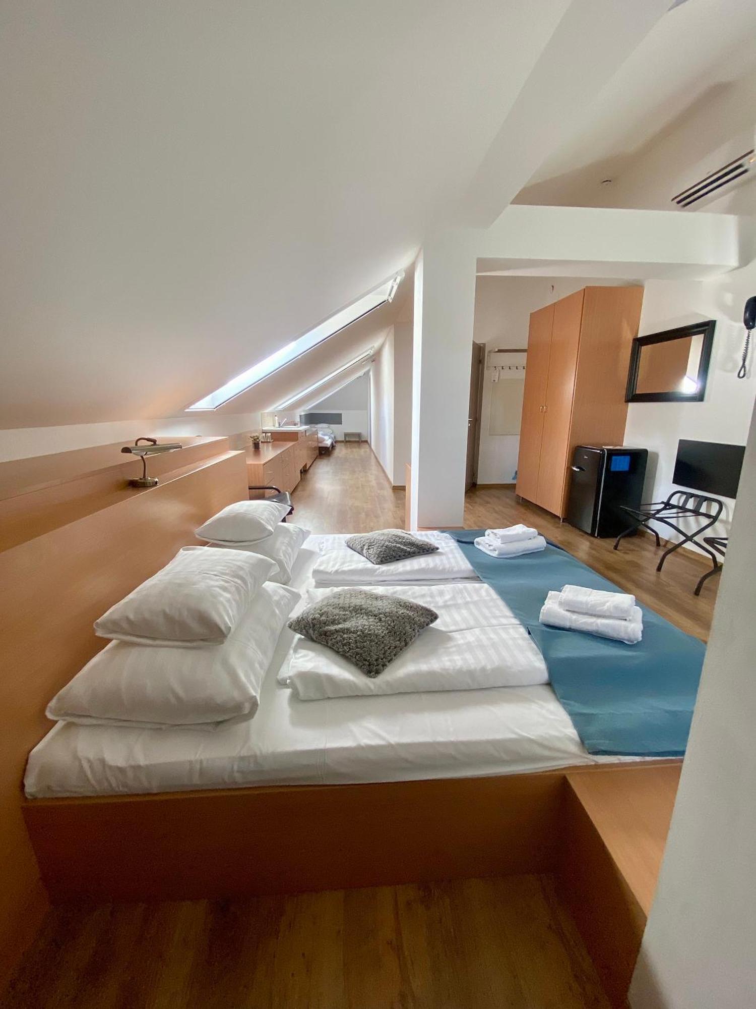 Boutique Hotel & Event Center Budapest Luaran gambar