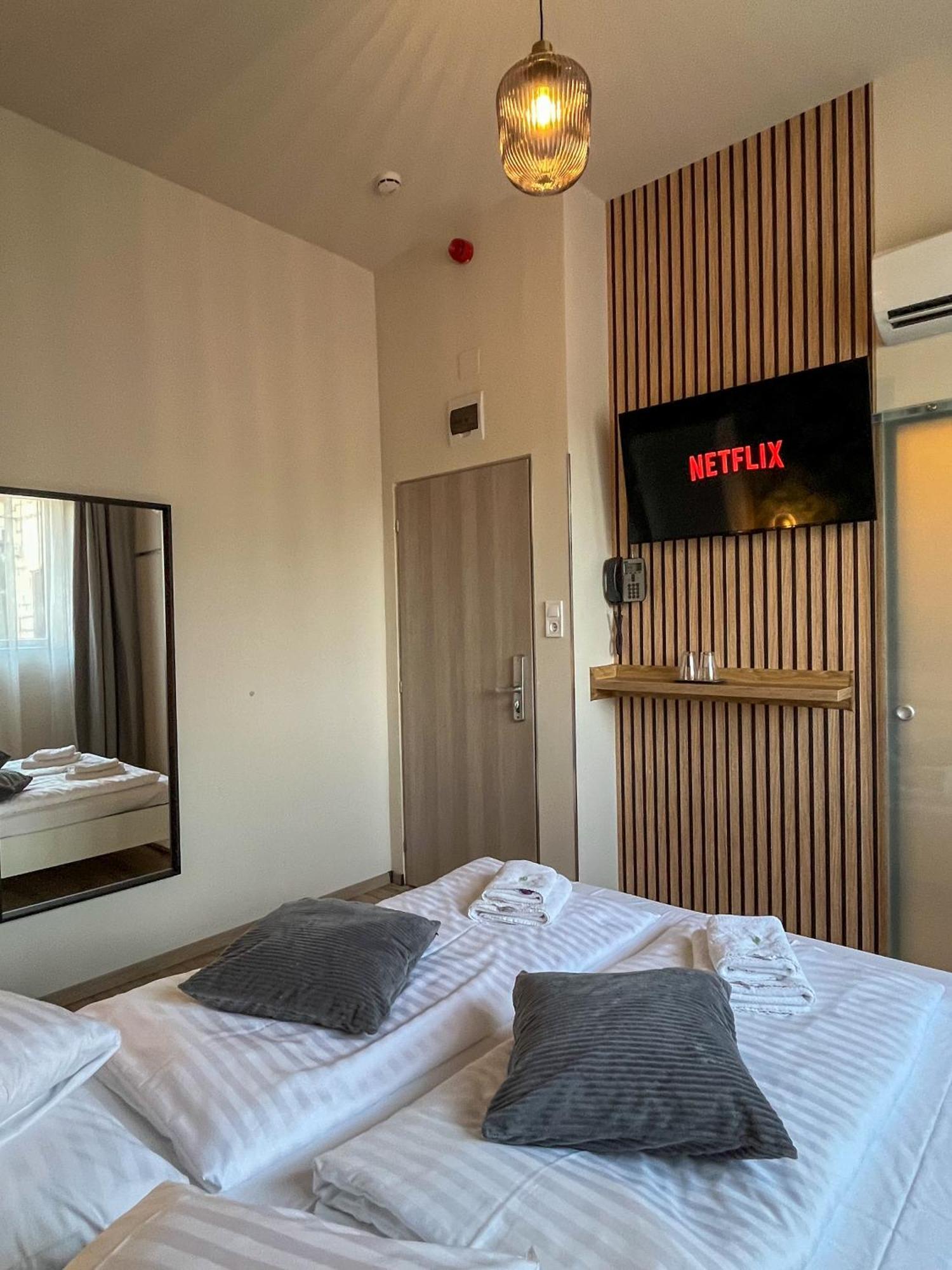 Boutique Hotel & Event Center Budapest Luaran gambar