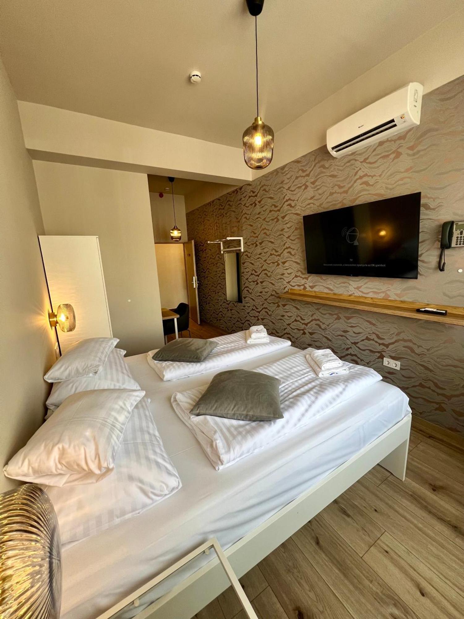 Boutique Hotel & Event Center Budapest Luaran gambar